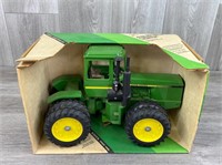 John Deere 8650 4WD Duals, 1/16, Ertl, Stock