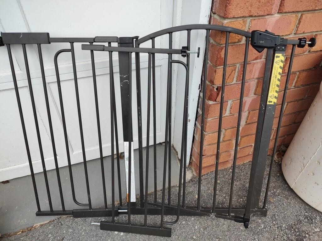 Dog/Baby Gate w/ Extension