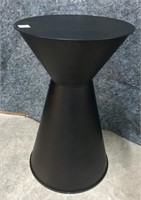 Black small side table 
Height: 20”
Diameter:12"
