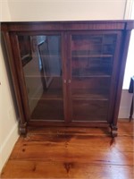 VICTORIAN MAHOGANY GLASS DOOR BOOKCASE W/KEY