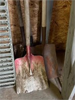 4 assorted shovels