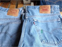 (2) Pair of 505 Levi Blue jeans