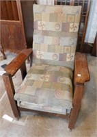 Wooden Reclining Chair with pull out foot rest