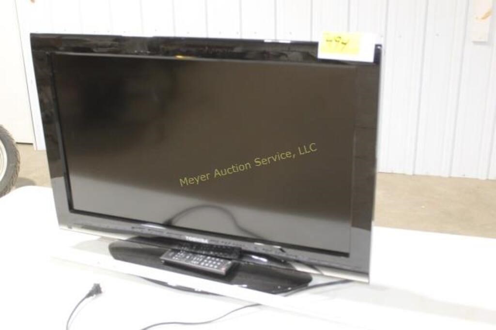 Toshiba 32" TV with remote