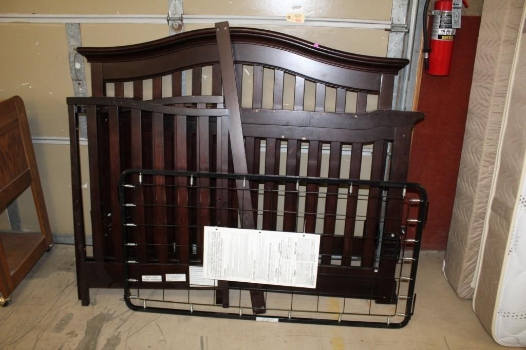 Montana Convertable Crib- Crib Only/No Hardware