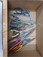 Box lot of  pliers.
12 pair needle nose and 4