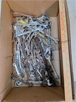 Box lot. Miscellaneous bOX of wrenches
See
