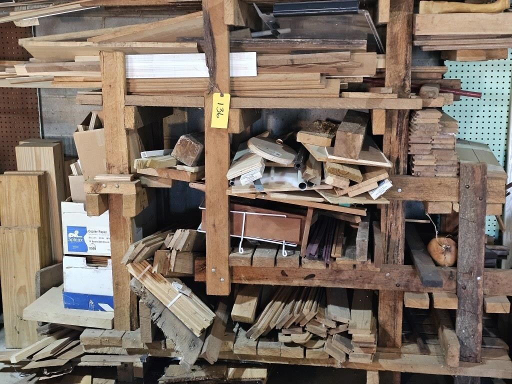 SEVERAL PCS. OF WOOD OF DIFFERENT LENGHT & TYPES