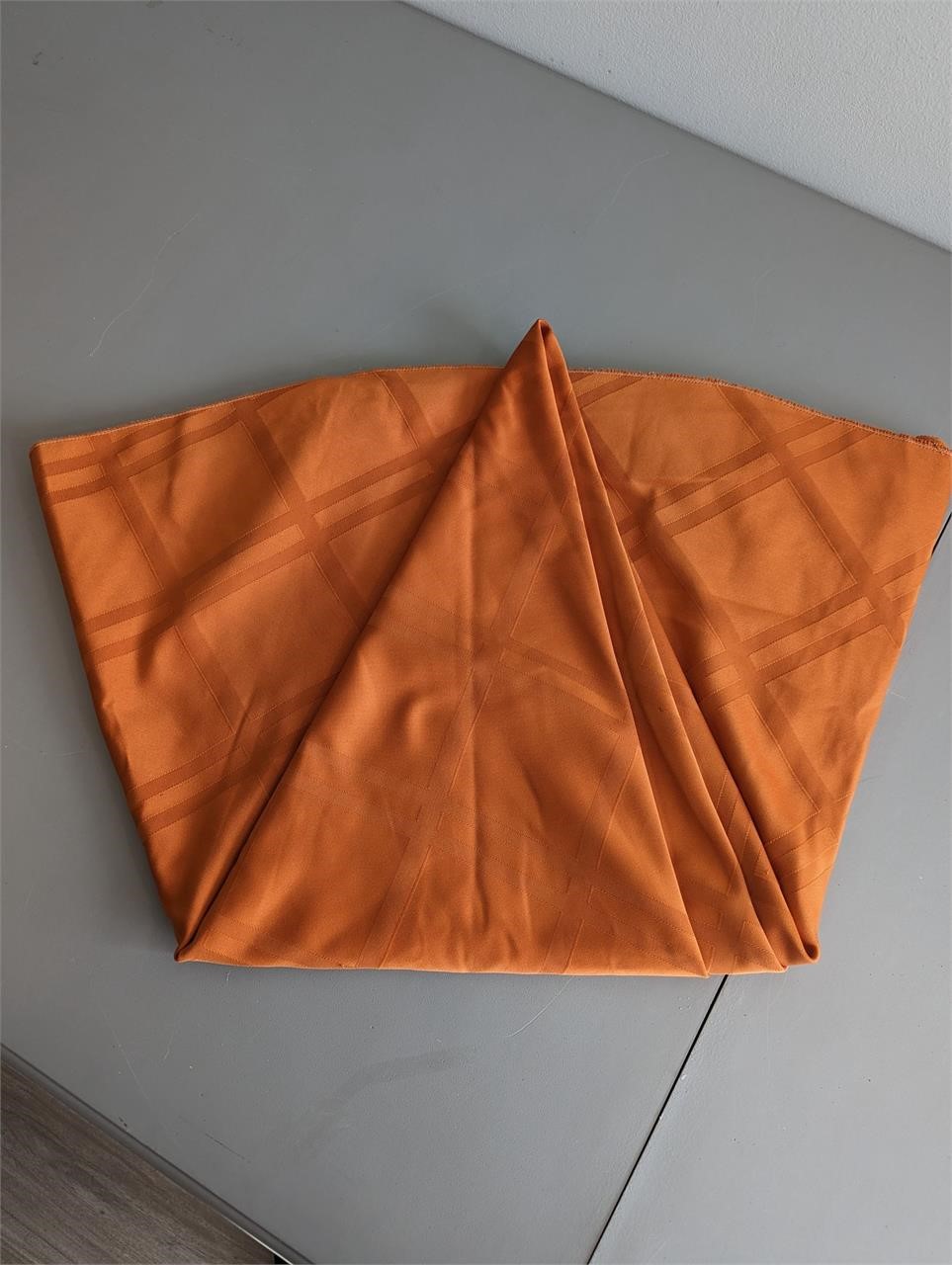 Orange table cloth 5 ft