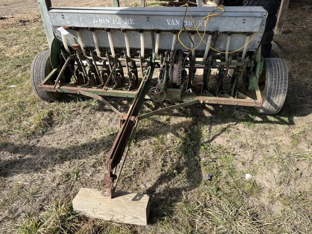 John Deere Brunt 8 Foot Grain Drill on Rubber