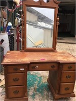 MAKEUP TABLE WITH MIRROR VINTAGE IN GREAT SHAPE