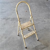 STEP LADDER