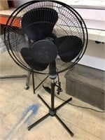 New Mainstays Oscillating Stand Fan 16"