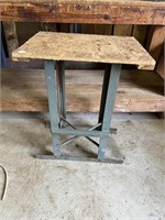 METAL LEG WORK TABLE 27 1/2" X 22 1/2" X 17 1/2"