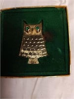 Gold Toned Owl Brooch