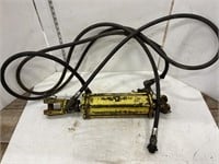 John Deere hydraulic cylinder