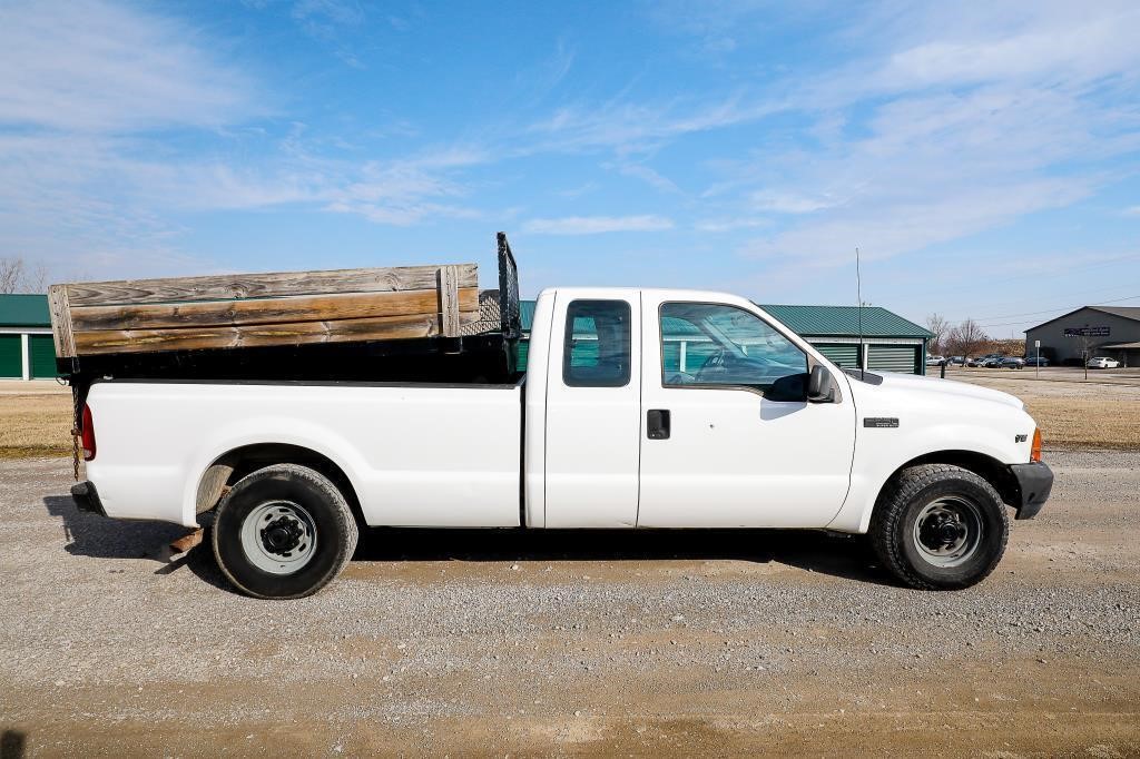 1999 Ford F250 XL Super Duty Pickup Truck With 8'