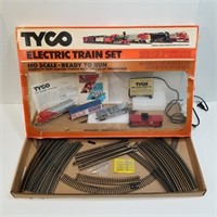 TYCO Electric Train Set JO34 - Pieces As Pictured