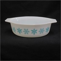 Pyrex Snowflake Casserole Dish / No Lid / 1.5 qt