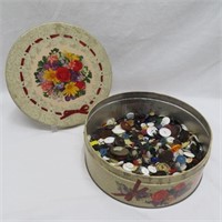 Vintage Buttons in Tin w / Cover