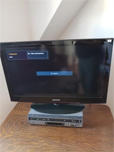 SAMSUNG TV 32" AND VHS/DVD PLAYER