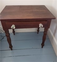 ONE DRAWER END TABLE WITH GLASS KNOBS