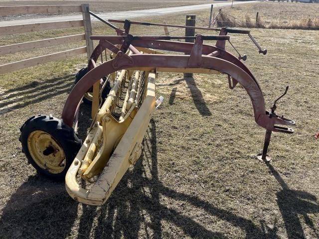 New Holland 256 Rake