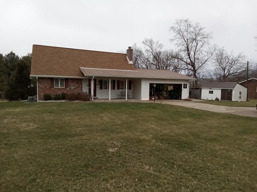 Country Home on 1 Acre 4 Bedroom 3.5 Bath Full Basement