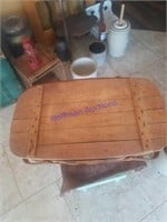 Wood picnic basket with tray
