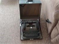 vtg Underwood manual typewriter