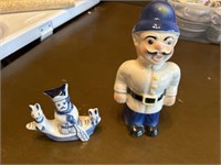2 blue and white figures