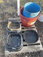 Feed Pans Tubs