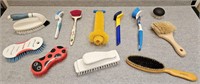 HOUSEHOLD CLEANING BRUSHES LOT