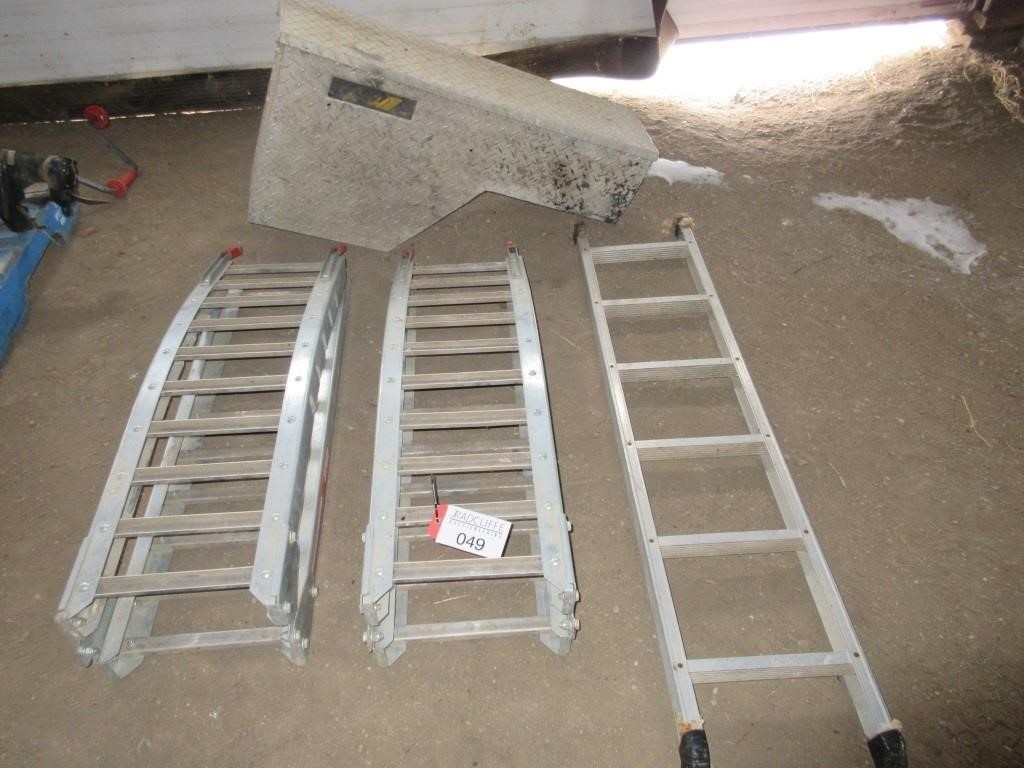 Set of folding aluminum ramps