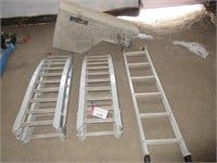 Set of folding aluminum ramps