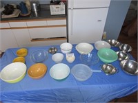 Assortment of Bowls & Strainers