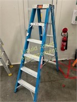 Rhino Fiberglass 5 Rung Step Ladder