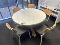 Circular Meeting Table with 5 x Visitor's Chair