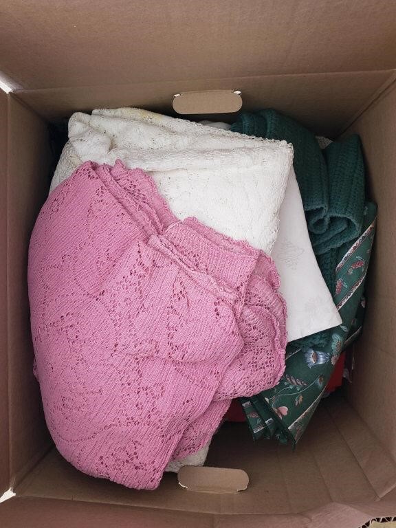 BOX LOT OF TABLE CLOTHS, PLACEMATS AND MORE