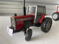 Ertl Massey Ferguson 670 Tractor