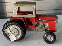 Ertl MF590 Massey Ferguson Tractor