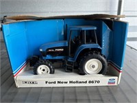 Ertl Ford New Holland 8670 Tractor