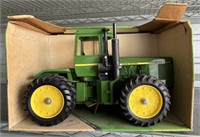 Ertl John Deere 8560 Tractor