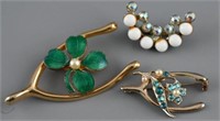 (3) Vintage brooches to include: White milk glass