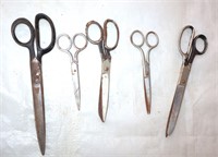 lotv of scissors