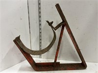 fertilizer auger holder wagon bracket