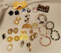 280 - MIXED LOT OF COSTUME JEWELRY (D50)