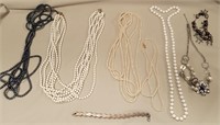 280 - MIXED LOT OF COSTUME JEWELRY (D54)