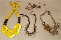 280 - MIXED LOT OF COSTUME JEWELRY (D57)