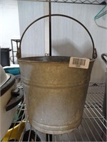 Galvanized Bucket / Pale